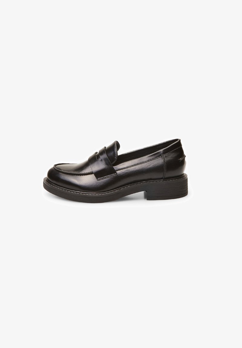 Zwarte leren loafer met een ronde neus, gestikte details en een lage blokhak. Glad oppervlak met een decoratieve band over de wreef.