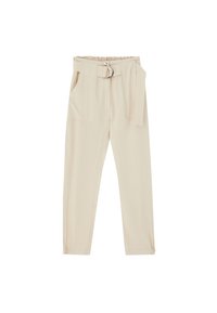 Pantalon beige sur mesure avec ceinture assortie en tissu, poches latérales, coupe droite et texture lisse. Poignets élastiques aux chevilles.