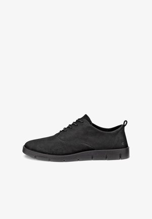 Chaussure décontractée en daim noir pour homme avec lacets, semelle épaisse et souple, et languette au talon, vue de profil sur fond blanc.