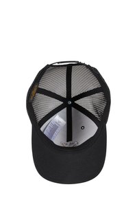 Svart baseballcaps med strukturert front, mesh-sider og bakside, og flat skjerm. Inkluderer svettebånd og en pleielapp inni.