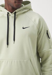 Nike Performance Mikina s kapucňou - olive aura/black
