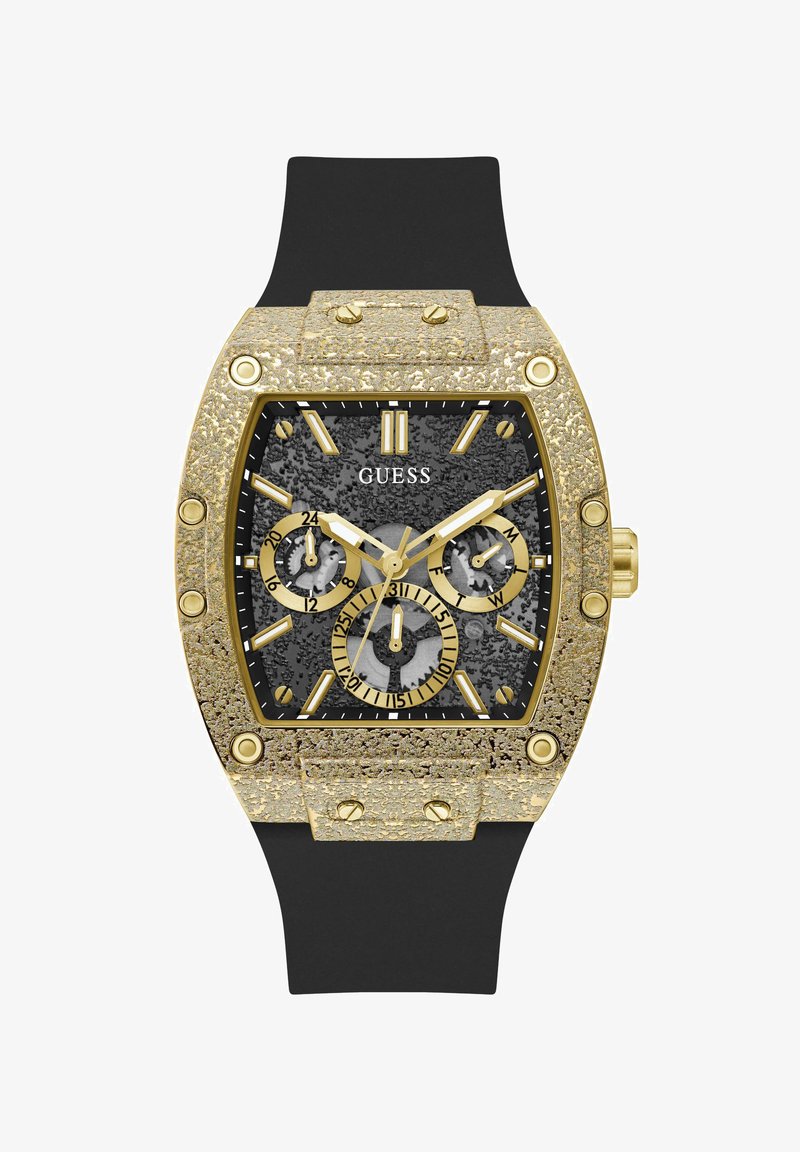 Πολυτελές ρολόι Guess με υφή, τετράγωνη κάσα σε χρυσό τόνο, μαύρο καντράν, τρεις μικροκαντράν, χρυσά δείκτες και μαύρο λουράκι από σιλικόνη.