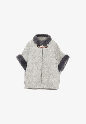 Grijs buitenstof met een visgraatpatroon, voorzien van een donkergrijze nepbontkraag en -manchetten. Vaste sluiting met een bruine knoop en lus.