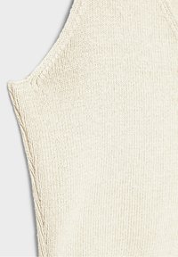 Knit tank top in beige with a textured finish, featuring wide armholes and a rounded neckline, highlighting the material's soft appearance.