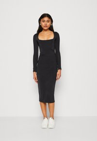 WAL G. SQUARE NECK MIDI - Koktélruha / Partiruha - black