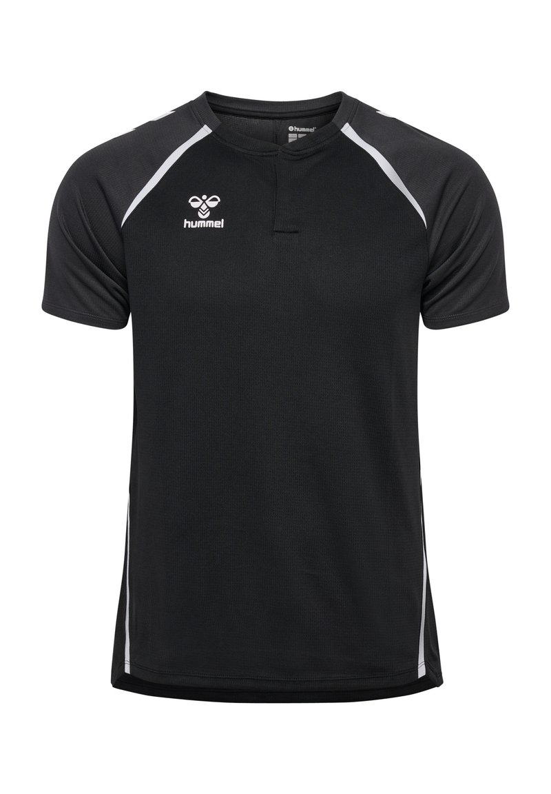 T-shirt de sport noire en tissu texturé, dotée de manches courtes, d'une patte de boutonnage partielle et de rayures blanches d'accentuation sur les épaules.