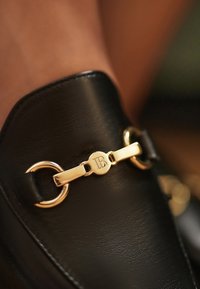 Isabel Bernard Mules schwarz/black Zalando