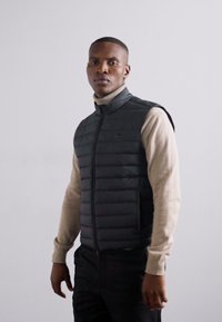 J.LINDEBERG MICK czarny