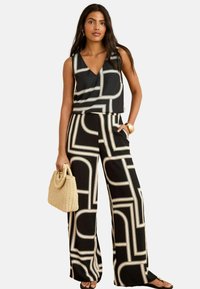 Unselected, black geo