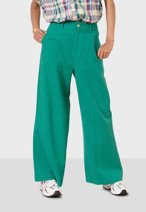 Grüne weite Hosen aus einem leichten Stoff. Mit hohem Bund, Knopfverschluss und glatter Textur.