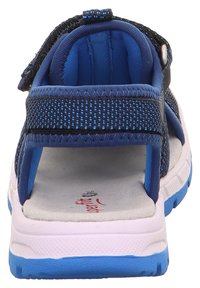 Blaue Sport-Sandale mit Mesh-Trägern, verstellbarem Klettverschluss, gepolsterter Innensohle und einer weißen Gummisohle mit strukturiertem Muster.