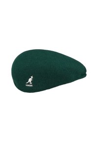 Gorra plana de lana verde oscuro con el logo de Kangol que presenta un canguro blanco en el lado.