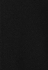 Zwarte stof met een gladde, egale textuur en een consistente, diepe kleur overal. Geen patronen of hardwaredetails zichtbaar.