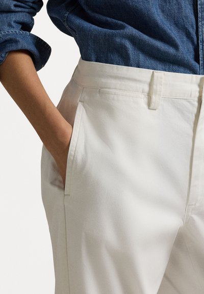 Polo Ralph Lauren COTTON CHINO STRAIGHT LEG TROUSER - Chino-püksid - deckwash white