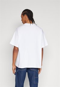 Converse STAR FLOWER TEE UNISEX - Camiseta estampada - white