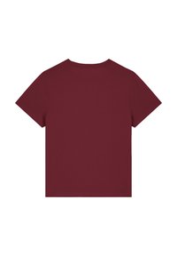 T-shirt bordeaux en coton doux, avec manches courtes et un design classique à col rond. Texture lisse sans motifs visibles.