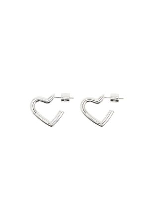 Orecchini a forma di cuore in metallo argento con un design elegante, caratterizzati da un contorno aperto e una chiusura a farfalla per una vestibilità sicura.