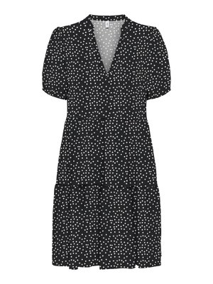 Rochie neagră cu mâneci scurte, decolteu adânc în V și fustă stratificată, acoperită cu buline mici albe distribuite uniform pe țesătură.