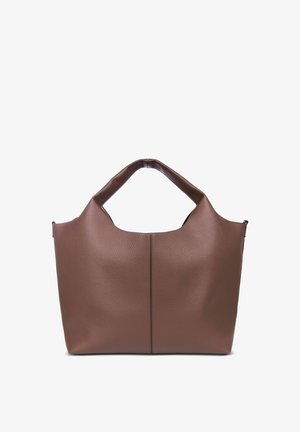 Borsa a mano in pelle marrone con trama, con manici superiori strutturati e una cucitura verticale centrale, mostrata su uno sfondo bianco.