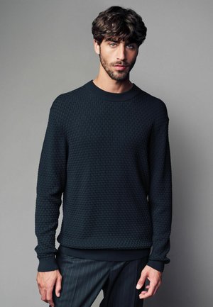 - Sweter