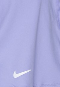 Nike Performance FLOUNCY - Saia desportiva - light thistle/white