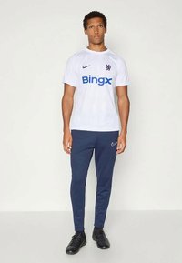 Nike Performance CHELSEA FC ACADEMY PRO TOP - Futballmez - white/pure platinum/rush blue