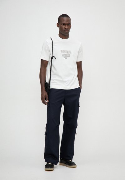 Emporio Armani Marškinėliai su spaudiniu - white font