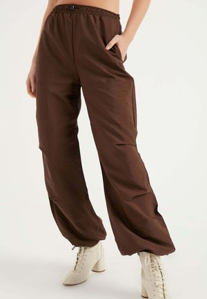 KNEE STITCHING DETAIL - Stoffhose - brown