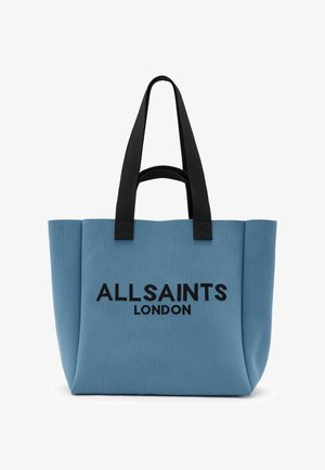 Bolsa tote azul con asas negras, con texto "ALLSAINTS LONDON" en negro en el frente.