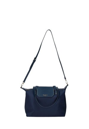 Bolso azul marino con bolsillo con solapa y correa de hombro ajustable, con pequeño logo de texto en la solapa frontal.