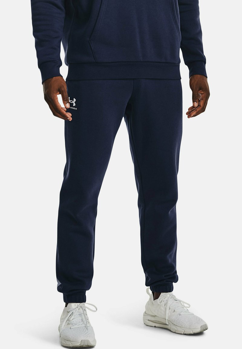 Marineblaue sportliche Jogginghosen mit schmaler Passform, elastischem Bund und gerippten Knöcheln, die ein weißes Logo auf dem linken Oberschenkel haben.