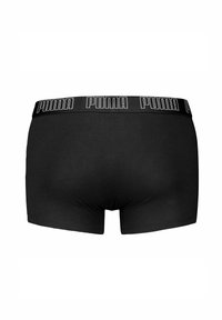 Zwarte katoenen boxershorts met een brede zwarte tailleband waarop het woord "PUMA" in witte letters staat, met een gladde, aansluitende pasvorm.