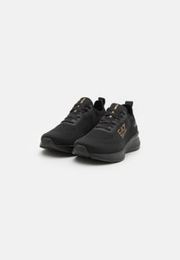EA7 Emporio Armani MAVERICK UNISEX - Športni copati - black/gold
