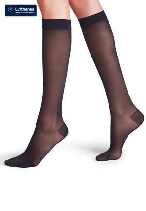 Ben iført gennemsigtige sorte knæstrømper med forstærkede tæer og manchetter, vist på en hvid baggrund med Lufthansa-brandlabel.