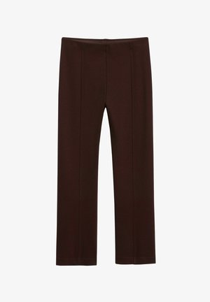 Ruskeat, istuvat housut, jotka on valmistettu joustavasta kankaasta, jossa on sileä pinta. Mukana kaksi etuseamusta ja suora lahje.