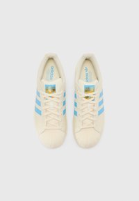 adidas Originals SUPERSTAR MESSI UNISEX - Indoor football boots - cream white/semi blue burst/gold-coloured