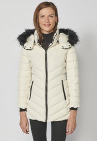 Neselectat, blanco white