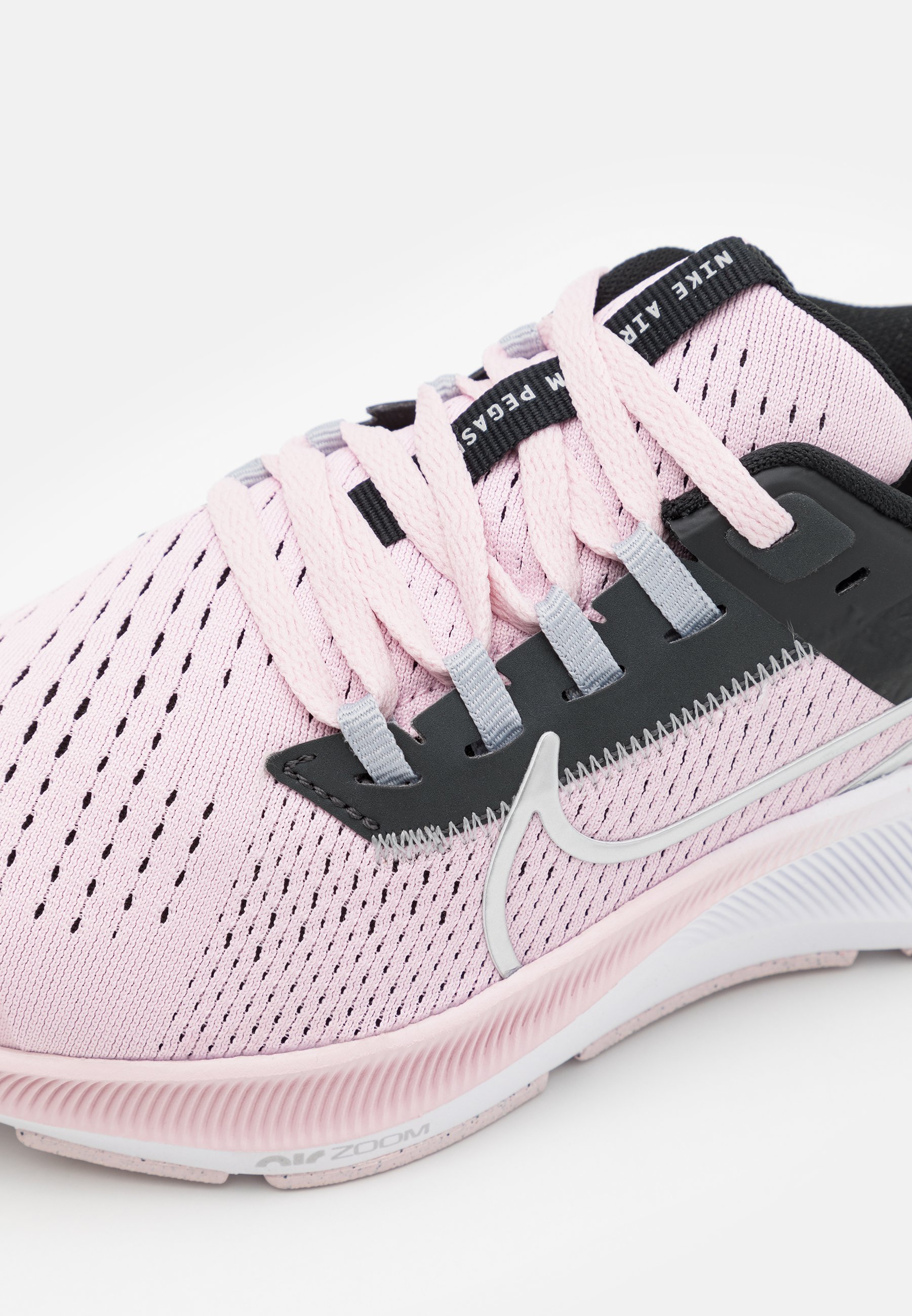 Nike Performance AIR ZOOM PEGASUS 38 GS UNISEX - Zapatillas de competición  - pink foam/metallic silver/black/dark smoke grey/rosa - Zalando.es