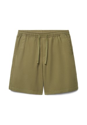 Olivgrüne Freizeitsshorts mit elastischem Bund, Kordelzug und Seitentaschen, vor weißem Hintergrund dargestellt.