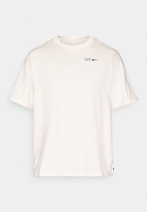 Medvilninis marškinėliai off-white spalvos, su trumpomis rankovėmis, apykakle ir mėlynu "CFC" bei Nike logotipu spausdintu ant krūtinės.