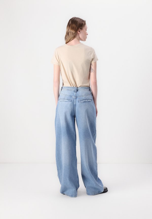 PLEATED BARREL - Relaxed fit jeans4