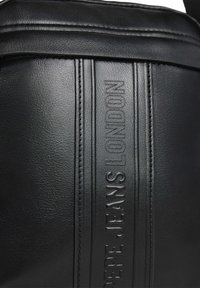 Pepe Jeans WOLF BRANT - Borsa a tracolla - black