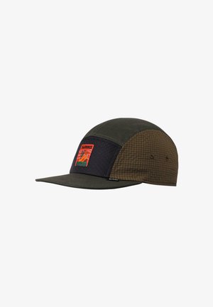 Pet met een gebogen klep; gemaakt van groene en bruine materialen, inclusief een gestructureerd houndstoothpatroon en een logo patch aan de voorkant.