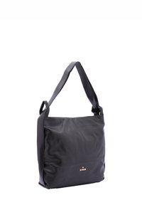 Zwarte leren handtas met een gestructureerd oppervlak, een enkele brede schouderriem en een gouden logo-accent aan de voorkant. Gelaagd en gestructureerd ontwerp met zachte plooien.