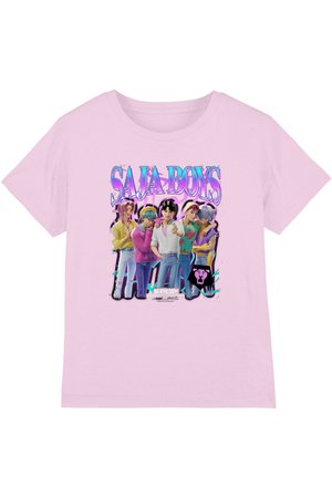 Light pink t-shirt featuring five animated male characters with varied hairstyles and colorful outfits under large "SAJA BOYS" text in purple and blue.