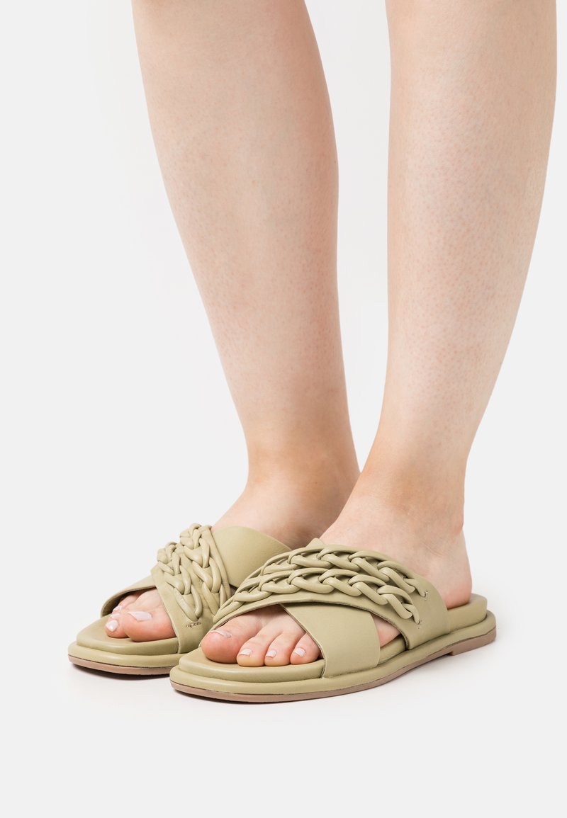 Tamaris Mules - light olive