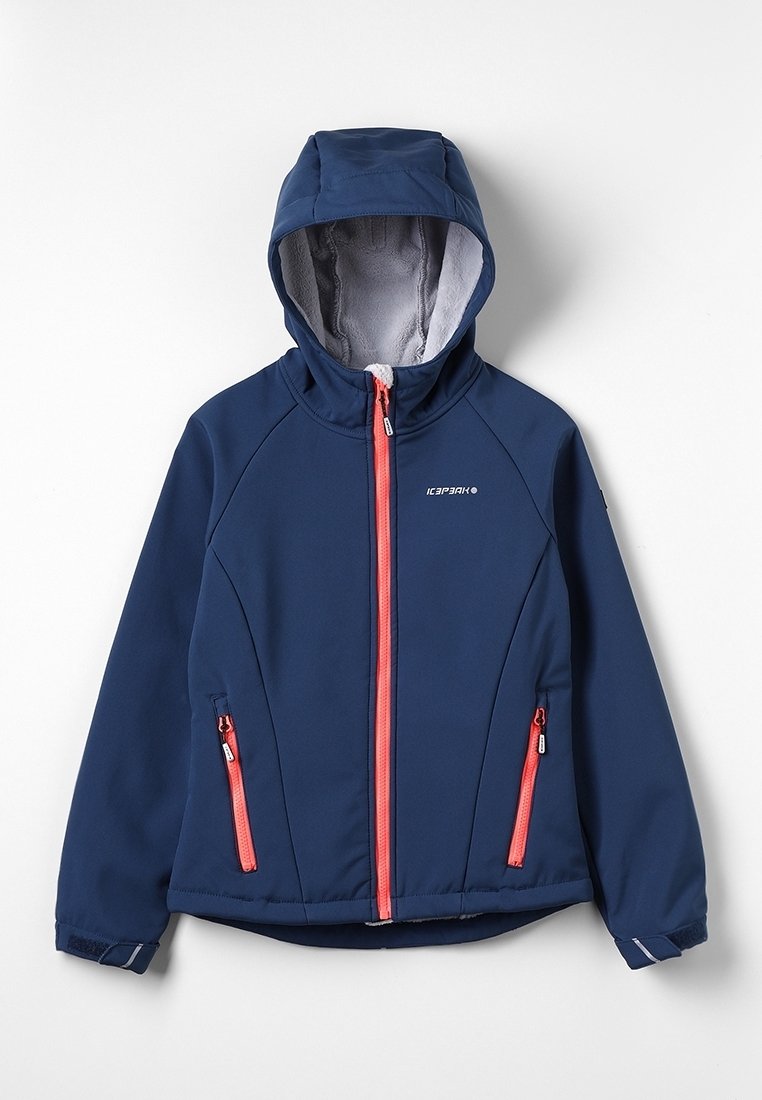 Marineblå jakke med hætte, der har koralfarvede lynlåse og lommer. Lavet af blødt, tekstureret stof med en glat inderside.