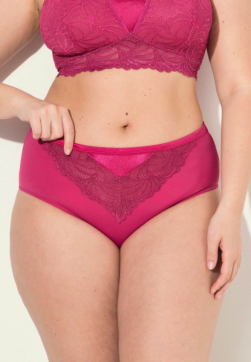 Fuchsia Spitze Bralette und hochgeschnittenes Unterwäsche-Set. Mit einem gewellten Spitzenmuster, glatter Textur und einem V-förmigen Spitzenakzent.