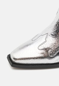 AllSaints DOLLY - Botas camperas - metallic silver