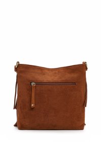 Bolso bandolera de ante marrón con un bolsillo con cremallera en la parte frontal y correa ajustable, ligeramente caído en los bordes superiores.